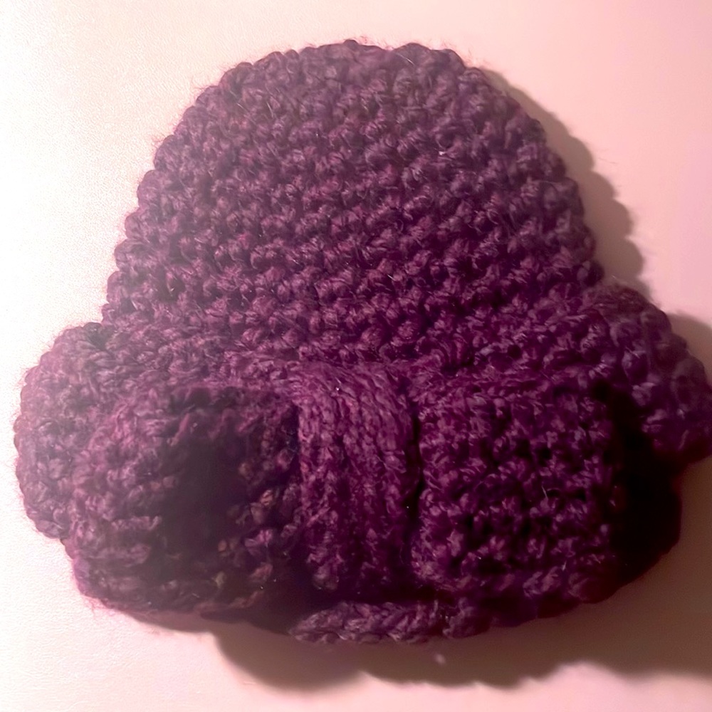 Never worn knit cap by an artisan, bought at a farmer’s market. Soft wool.